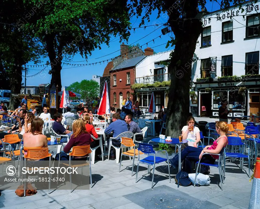 Limerick City, Co Limerick, Ireland, People at an alfresco pub