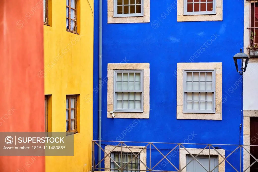 Portugal, Porto, Ribeira, Colorful townhouse facades and walls