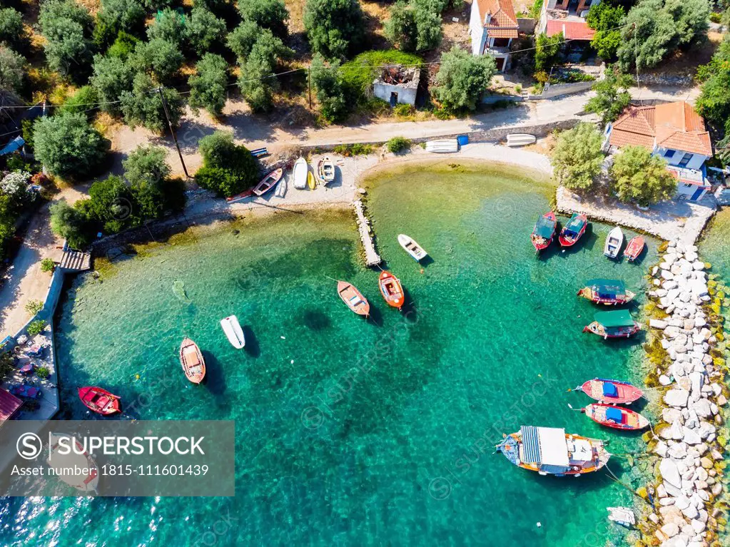 Greece, Aegean Sea, Pagasetic Gulf, Peninsula Pelion, Aerial view of fishing village and bay of Kottes