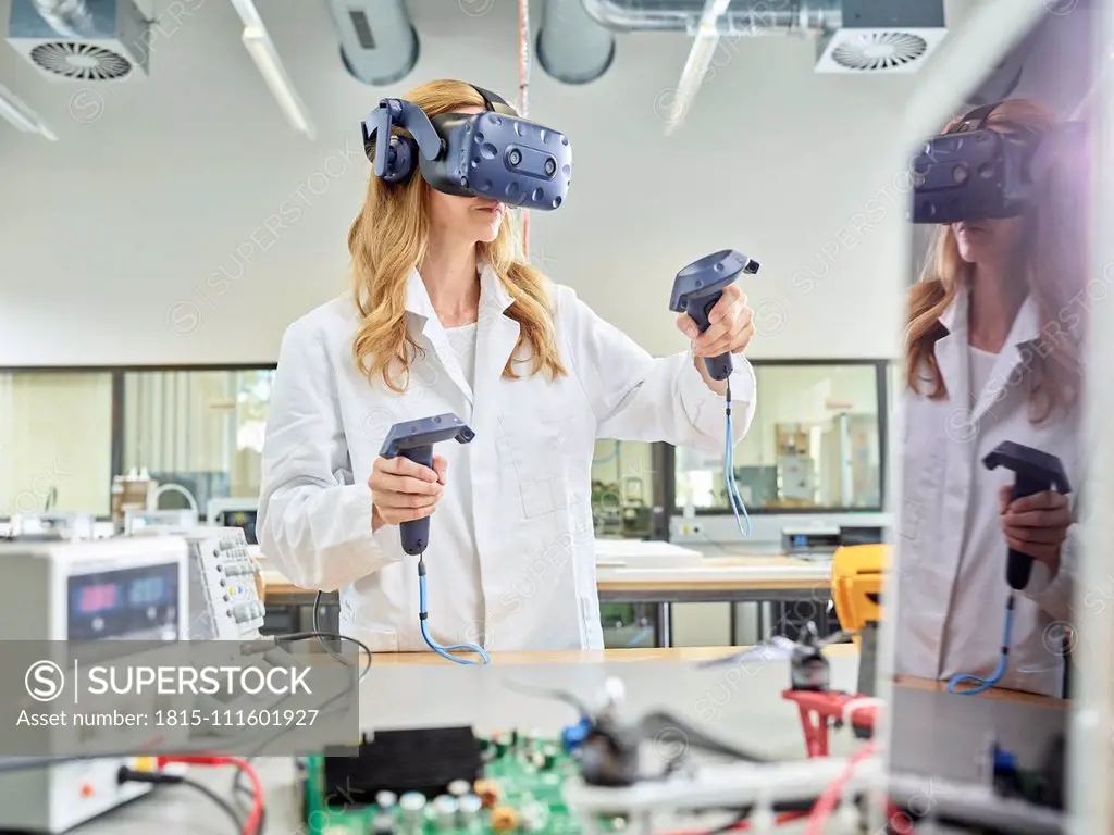 Female technician working with 3D glasses