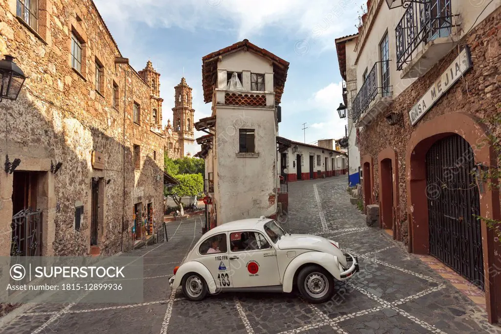 Mexico, Guerrero, Taxco de Alarcon, Templo de Santa Prisca de Taxco, VW Beetle in street