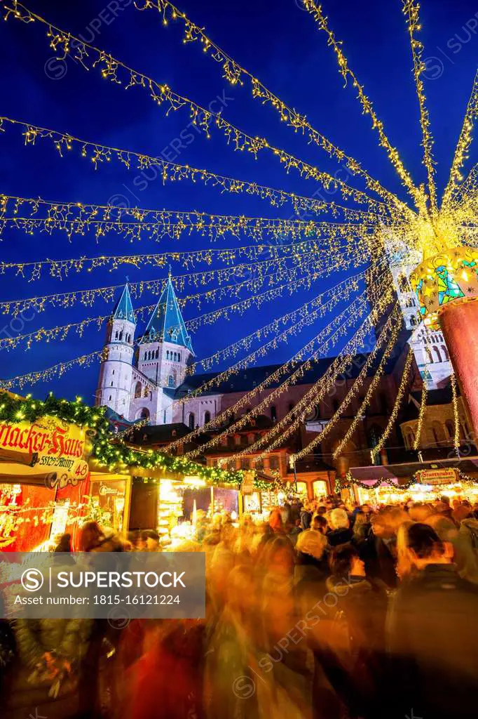 Germany, Rhineland-Palatinate, Mainz, Crowded Christmas market at night