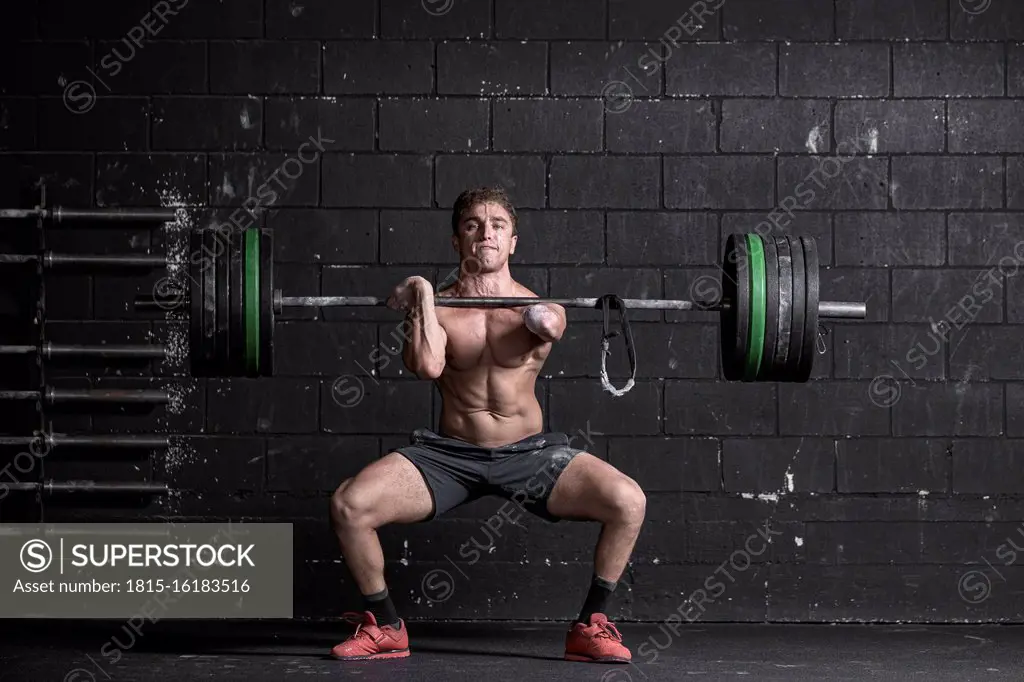 Athlete with an amputated arm doing weight training