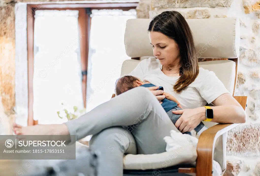 Feeding chair best sale for mothers