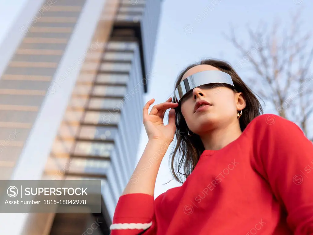 Caucasian woman with sunglasses in city