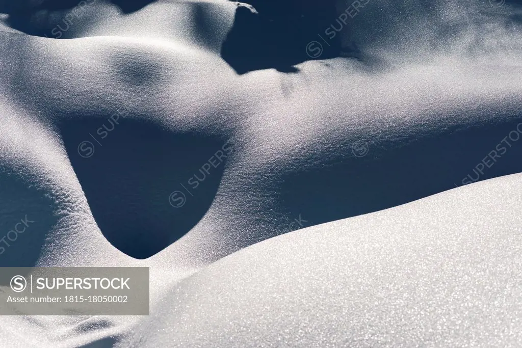 Abstract textures in dust snow