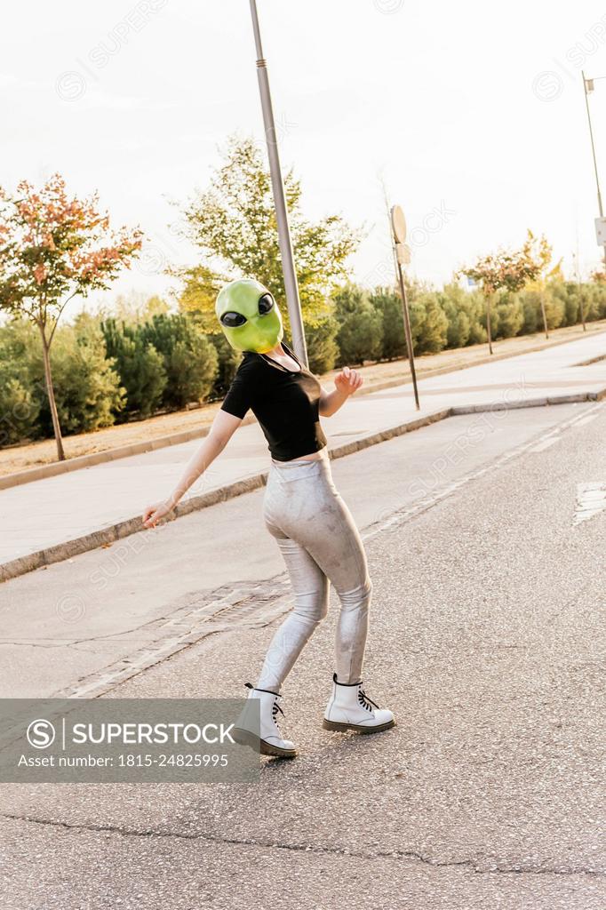 Woman wearing an alien mask Stock Photo by ©peus 98046780