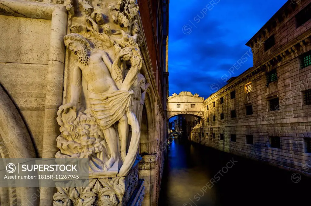 Italy, Venice, Doge's Palace and Bridge of Sighs