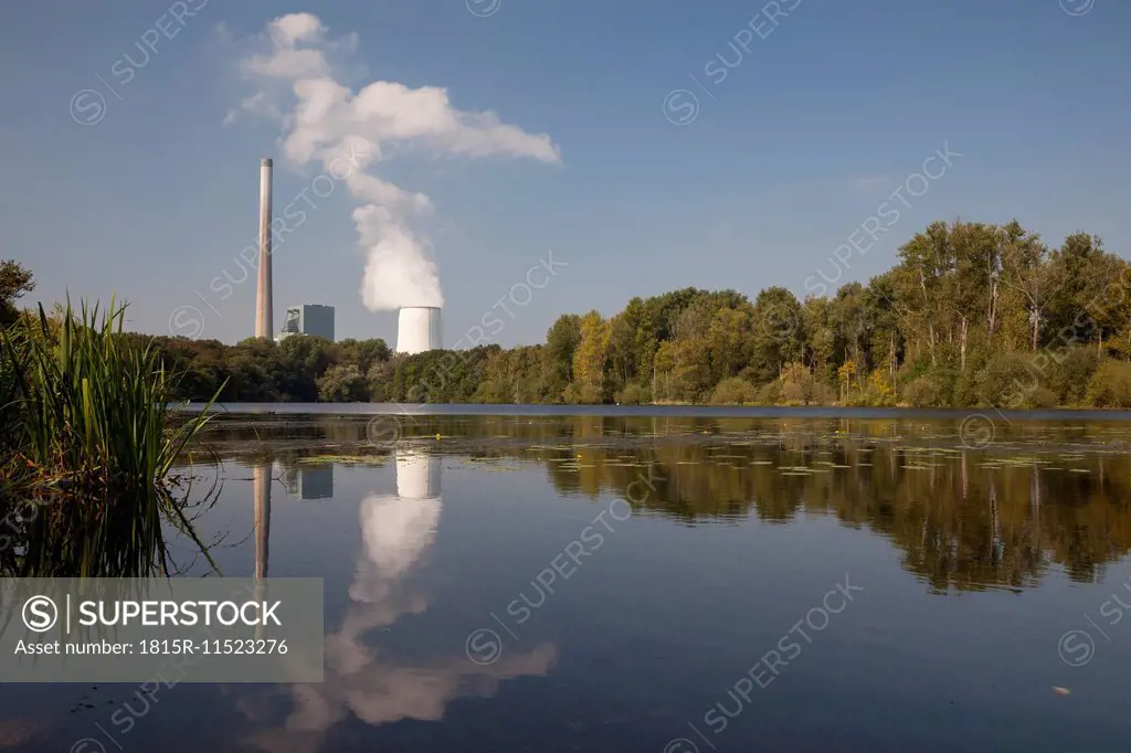 Germany, North Rhine-Westphalia, Bergkamen, Bergkamen Power Station, Lake Beversee in the foreground, nature reserve