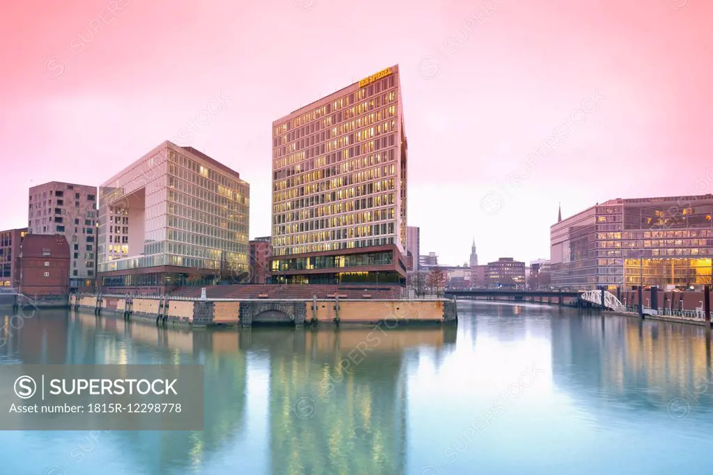 Germany, Hamburg, High-rise office building Ericusspitze, Publishing house Der Spiegel, Brooktorkai in the evening