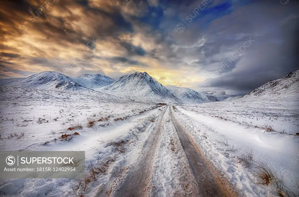 United Kingdom, Scotland, Glencoe, Glen Etive, road in winter