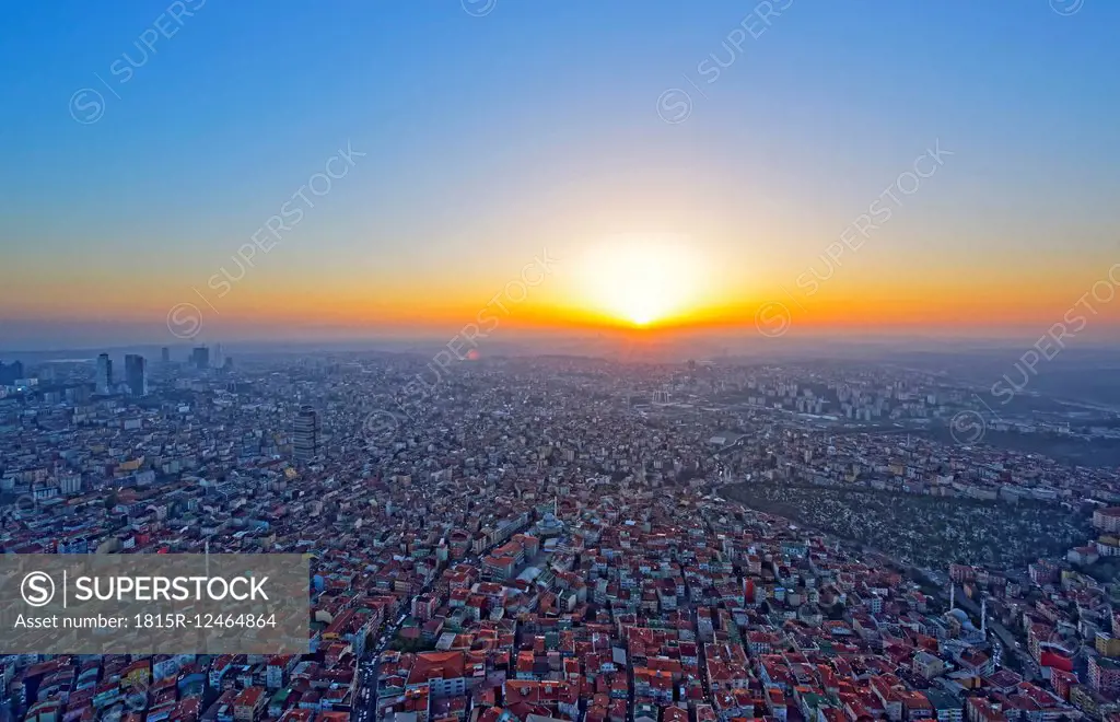 Turkey, Istanbul, view of the sunset from Istanbul Sapphire