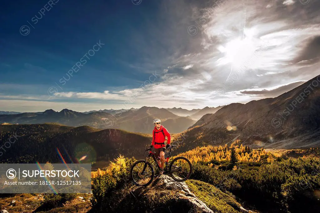 Austria, Altenmarkt-Zauchensee, young man with mountain bike at Low Tauern