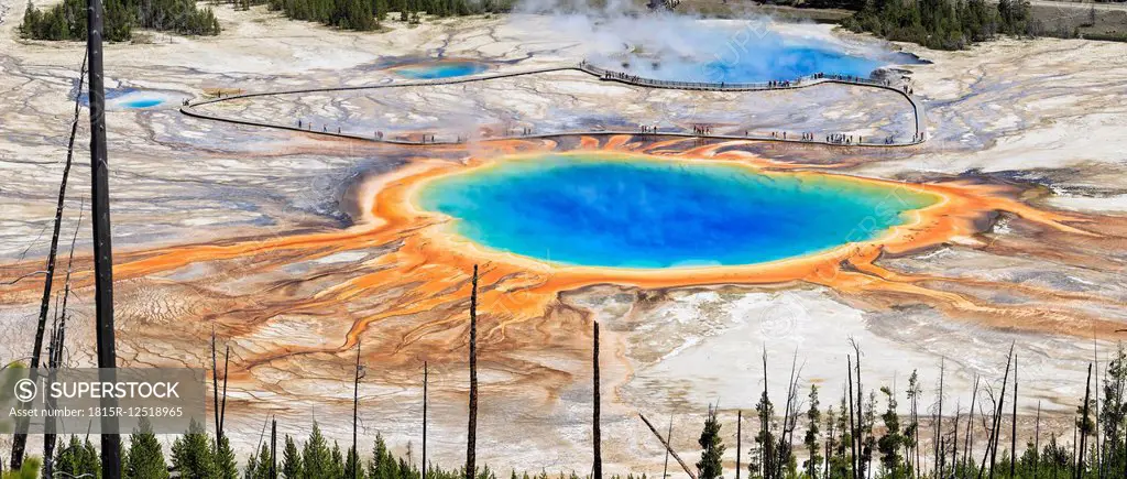 USA, Wyoming, Yellowstone National Park, Grand Prismatic Spring, Panorama