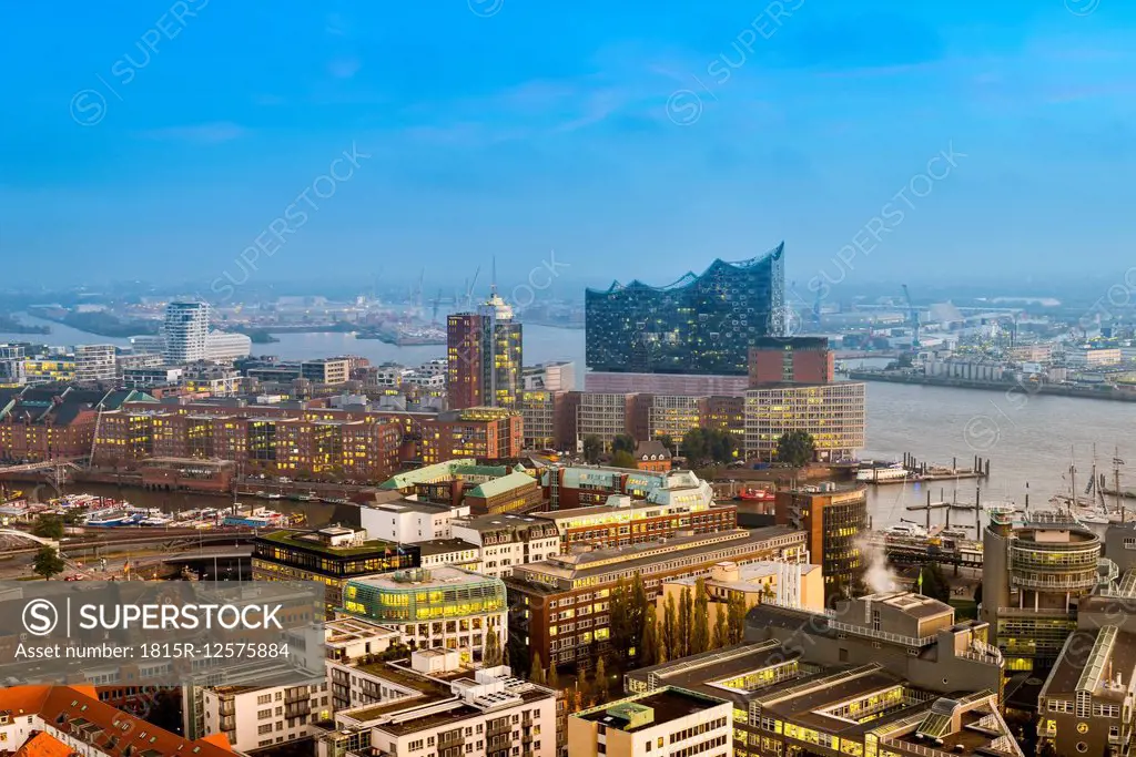 Germany, Hamburg, Cityscape with Elbe Philharmonic Hall