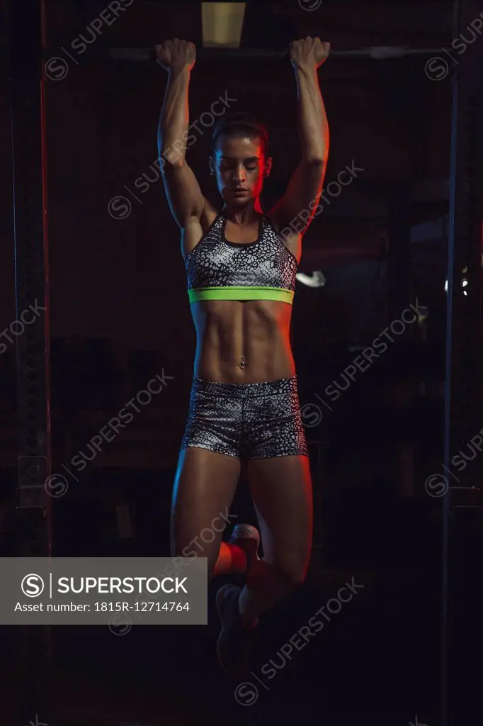 Female athlete doing chin ups