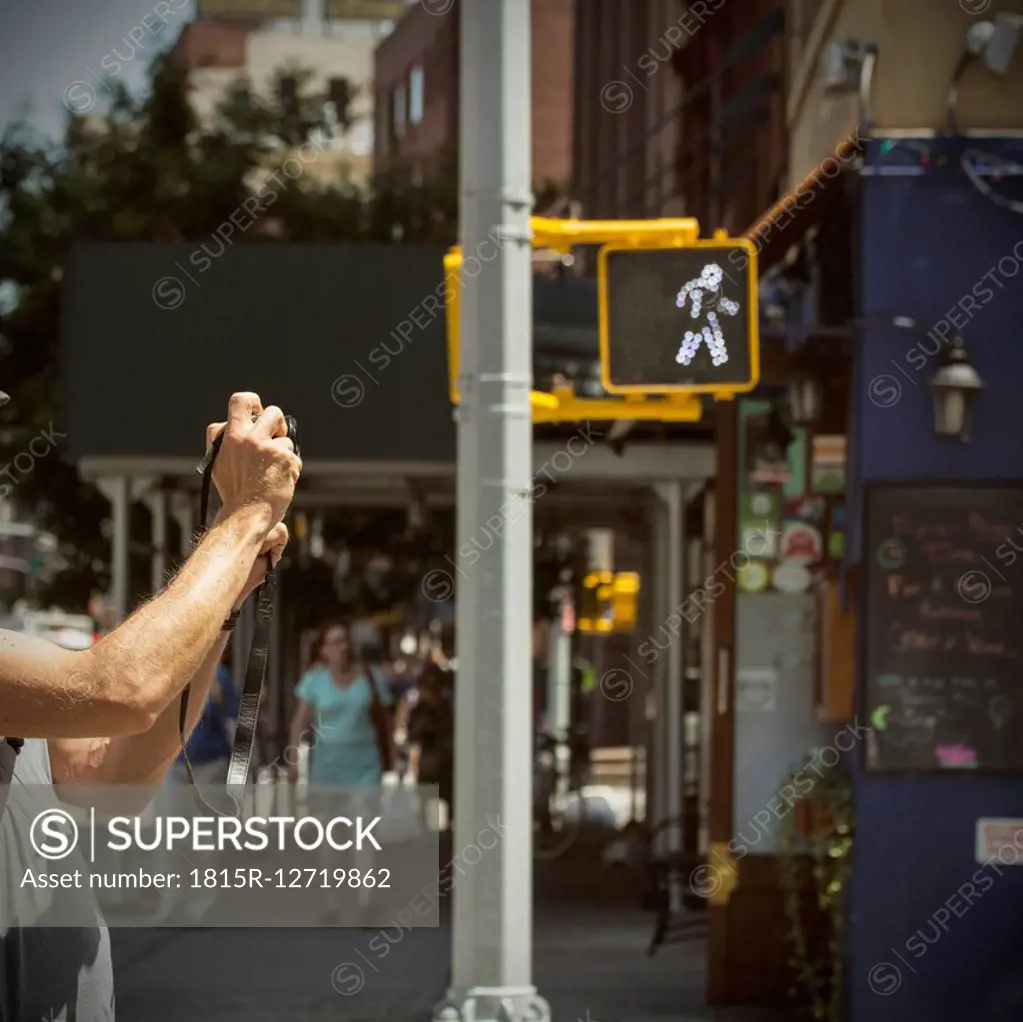 USA, New York City, Tourist taking pictures