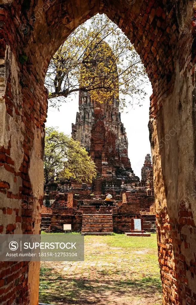 Thailand, Ayutthaya, view to old temple Wat Mahathat