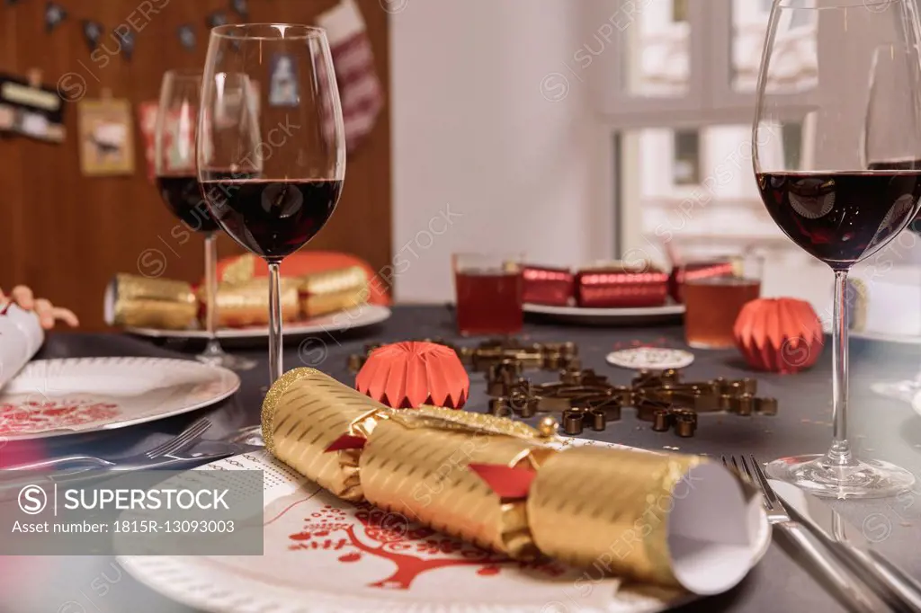 Set Christmas dinner table with Christmas crackers