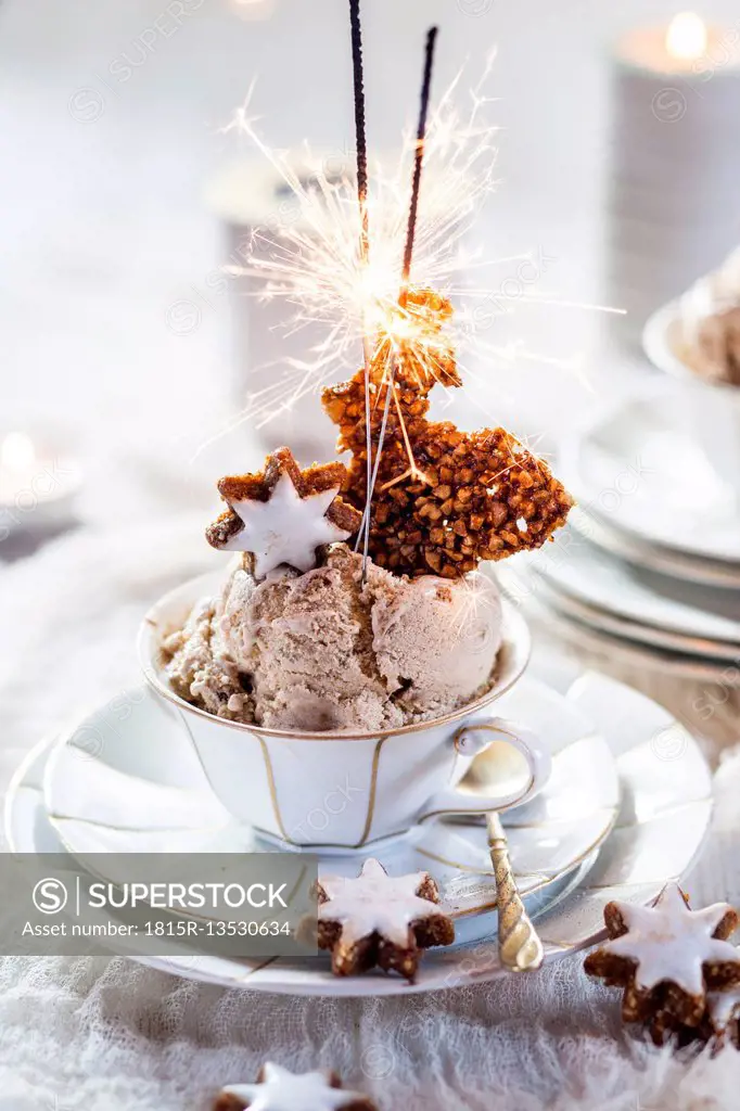 Tea cup of cinnamon star ice cream with caramelized nuts