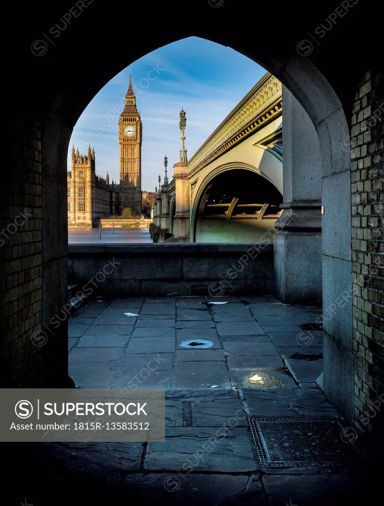 UK, London, River Thames with Westminster Bridge and Big Ben