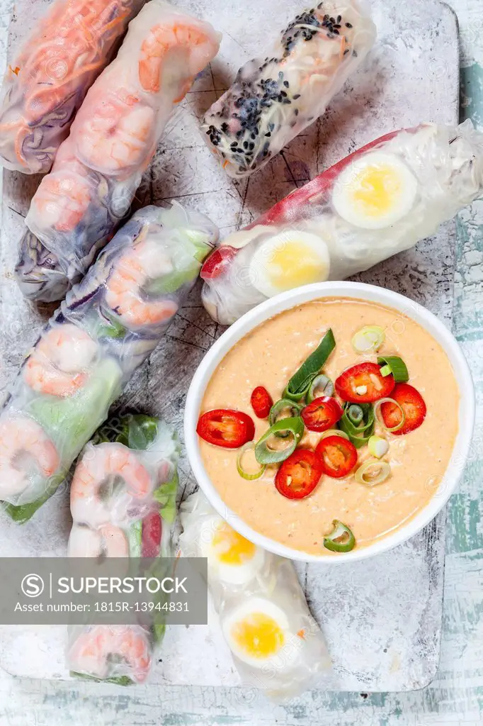 Vietnamese summer rolls with prawns and spicy peanut dip