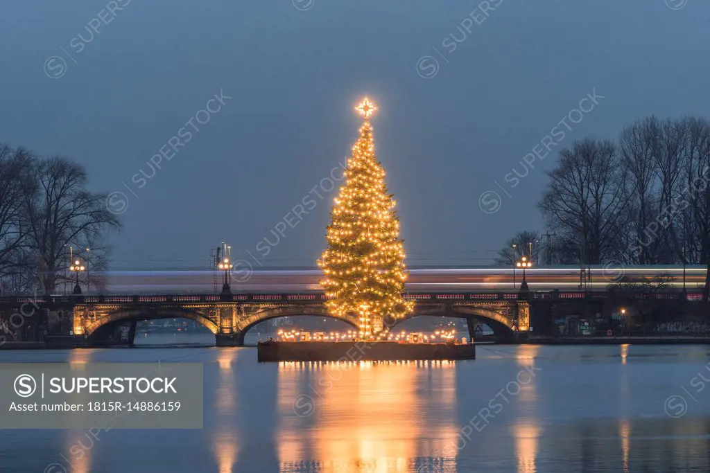 Germany, Hamburg, Binnenalster, Christmas tree, Lombard Bridge