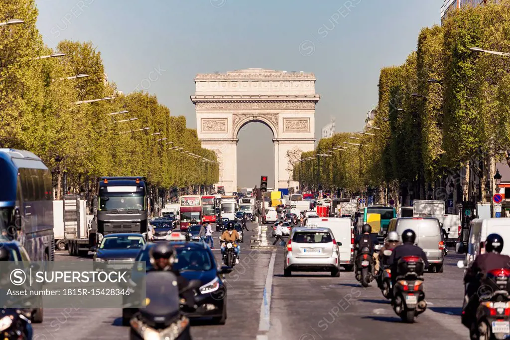 France, Paris, Champs-Elysees, Arc de Triomphe de lƒ.Etoile, traffic