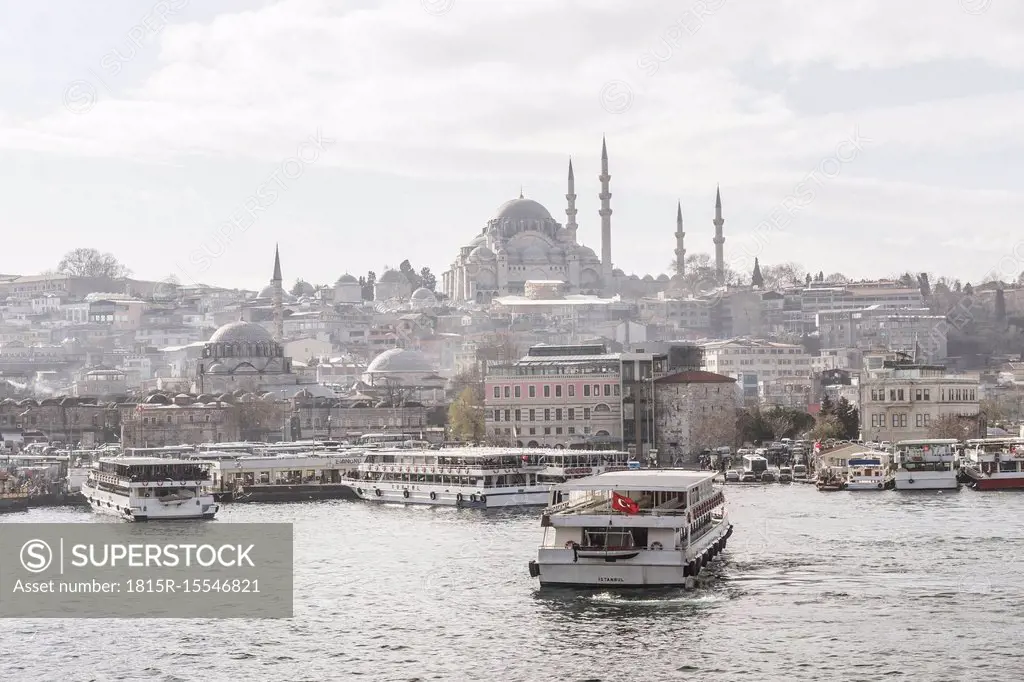 Turkey, Istanbul, Cityview with Suleymaniye Mosque, ships at Golden Horn