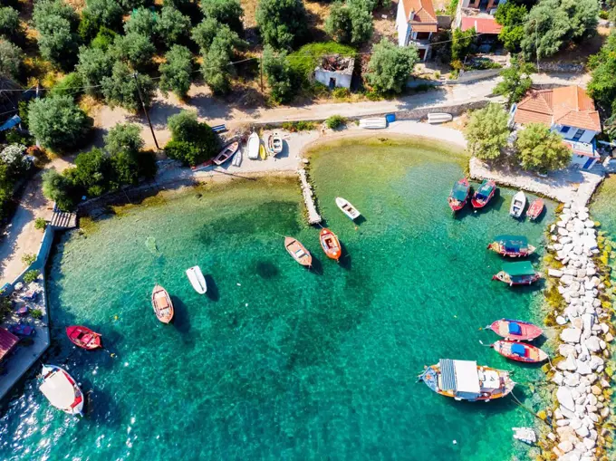 Greece, Aegean Sea, Pagasetic Gulf, Peninsula Pelion, Aerial view of fishing village and bay of Kottes