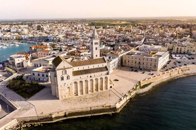 Italy, Province of Barletta-Andria-Trani, Trani, Helicopter view of¶ÿTrani¶ÿCathedral in summer