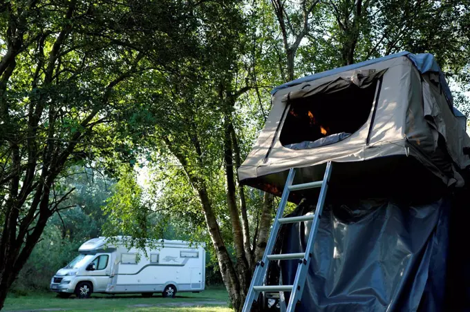 Germany, Schleswig Holstein, Heidkate, Camping in forest