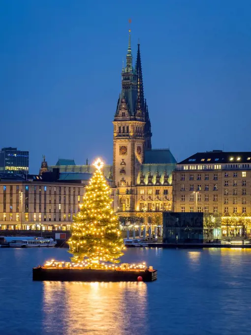 Germany, Hamburg, Inner Alster, Town hall, lake and city view with Christmas decorations