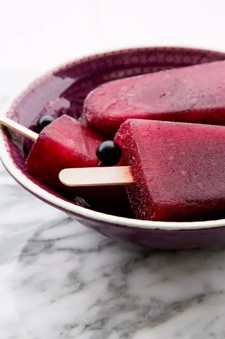 Currant ice cream, Popsicles, Black currants, in a bowl
