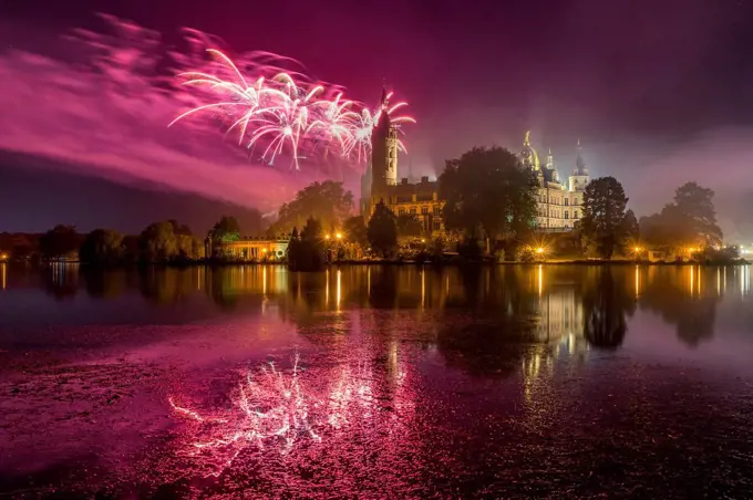 Germany, Mecklenburg-Vorpommern, Schwerin, fireworks at the castle