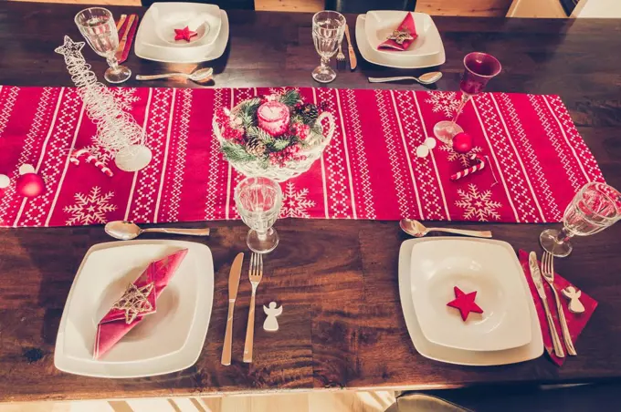 Laid dining table with Christmas decoration