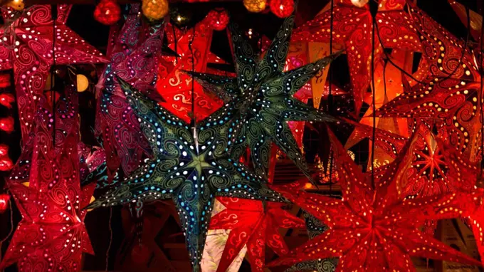 Germany, Star lamps seen in Christmas market