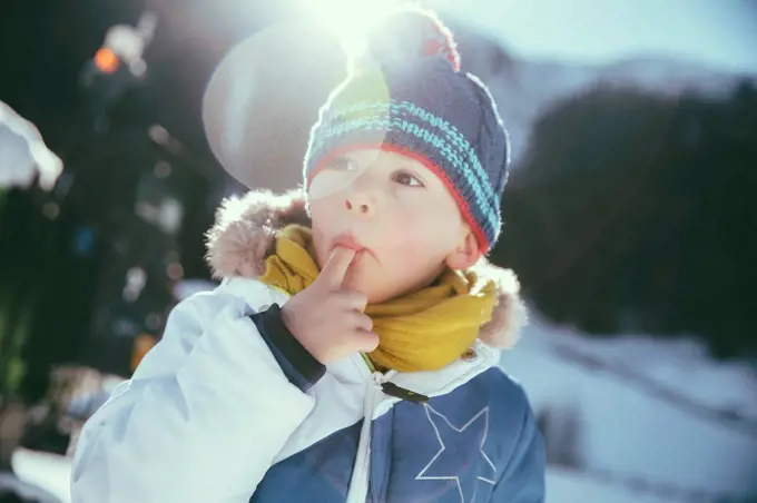 Italy, Val Venosta, Slingia, boy eating snow