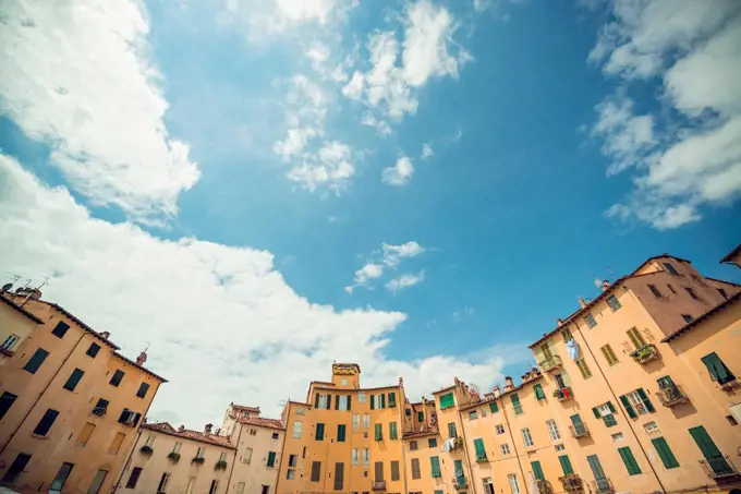 Italy, Lucca, row of houses at Piazza dell'anfiteatro