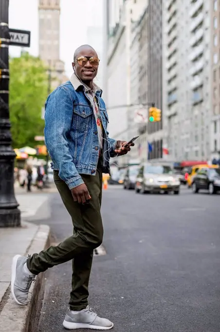 USA, New York City, Manhattan, portrait of stylish man in the city