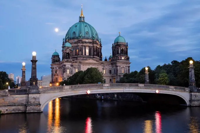 Germany, Berlin, view to Berliner Dom at blue hour