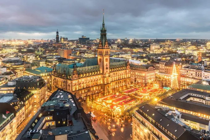 Germany, Hamburg, Christmas market at town hall in the evening