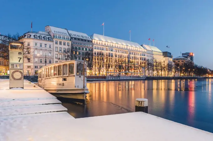 Germany, Hamburg, Inner Alster Lake and tourboat in winter