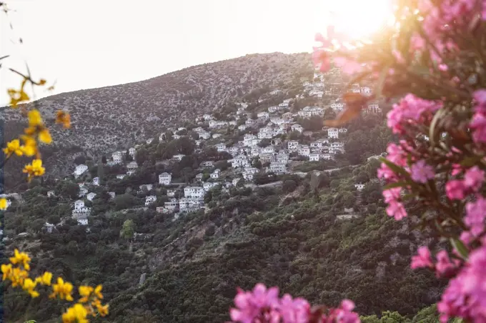 Greece, Thessalia, Makrinitsa, Mount Pilion against the sun