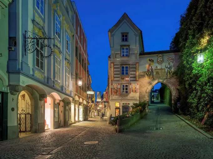 Austria, Upper Austria, Steyr, alleys in the town at blue hour