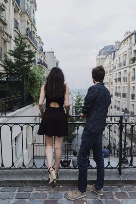 France, Paris, young couple in the district Montmartre