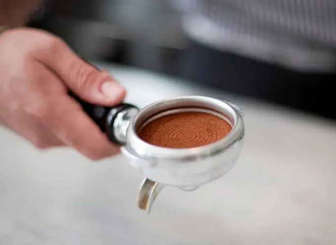 Croatia, Zagreb, Barkeeper making coffee in cafe