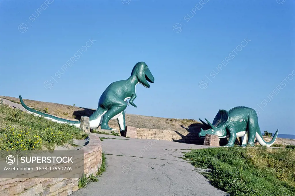 Tyrannosaurus and Triceratops, Dinosaur Park, Rapid City, South Dakota, USA, John Margolies Roadside America Photograph Archive, 1987