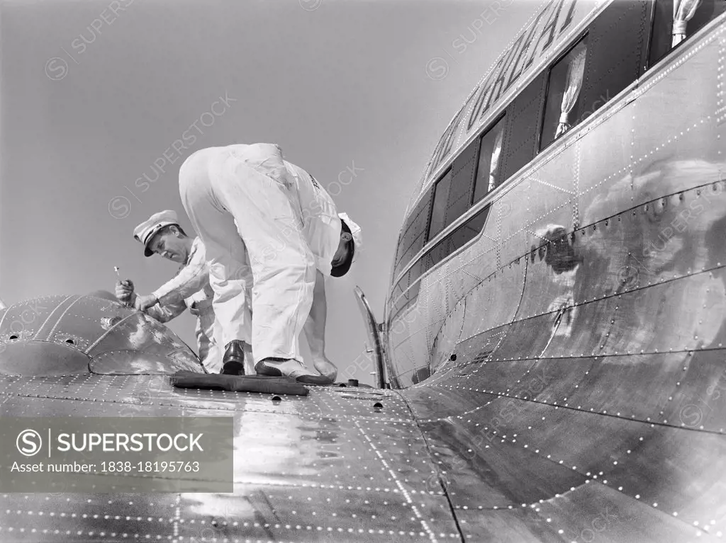 Mechanics checking fuel of Airliner, Municipal Airport, Washington, D.C., USA, Jack Delano, U.S. Office of War Information, July 1941