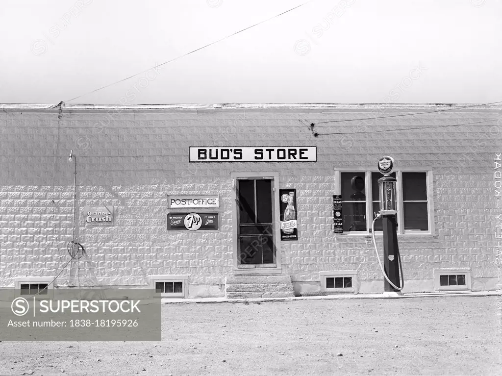 Bud's Store, Lone Tree, North Dakota, USA, Marion Post Wolcott, U.S. Farm Security Administration, August 1941